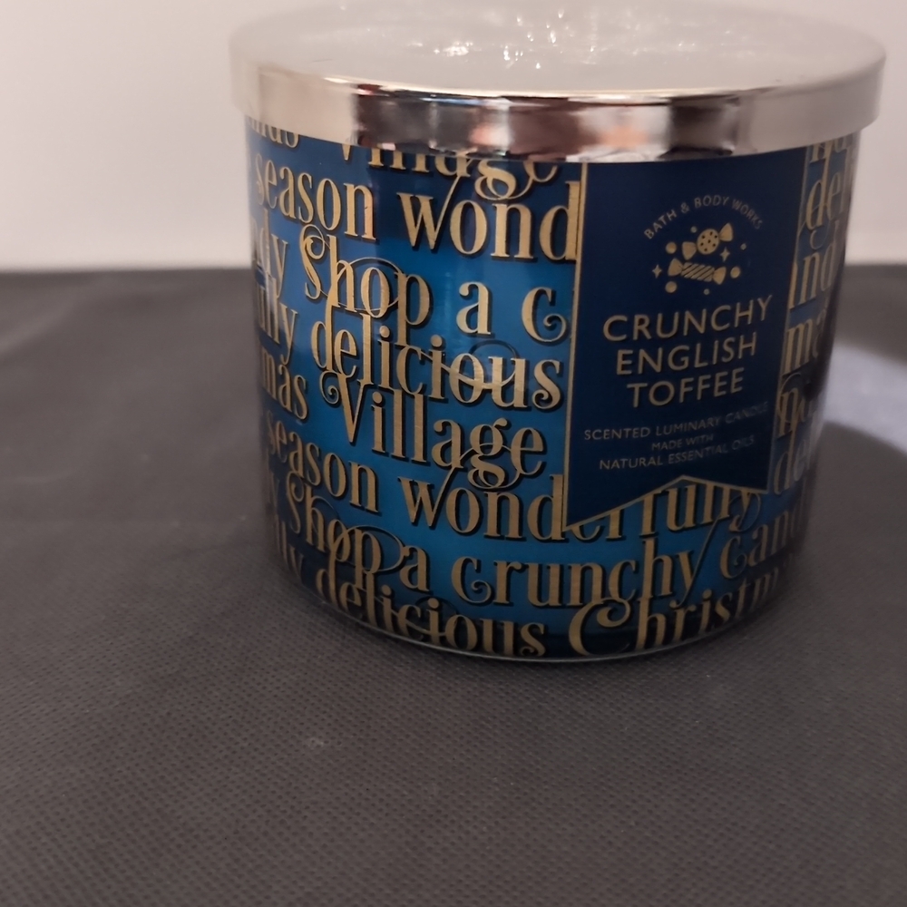Bath & Body Works Blue and Silver Scented Candle